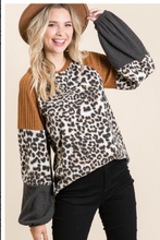 Load image into Gallery viewer, Leopard Print Top
